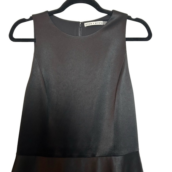 Alice + Olivia Black Sleeveless Scoop Neck Drop Waist Mini Skater Dress Sz.10 - Picture 3 of 14